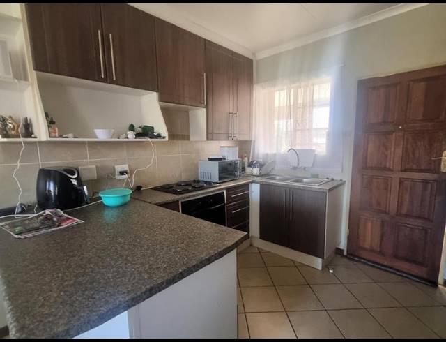 2 BEDROOM APARTMENT FOR SALE IN MOOIKLOOF RIDGE ESTATE